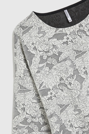 Bluza z kwiatowym wzorem i rękawami 3/4 biała