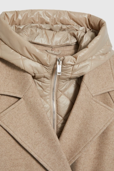 Długi płaszcz w kapturem beżowy