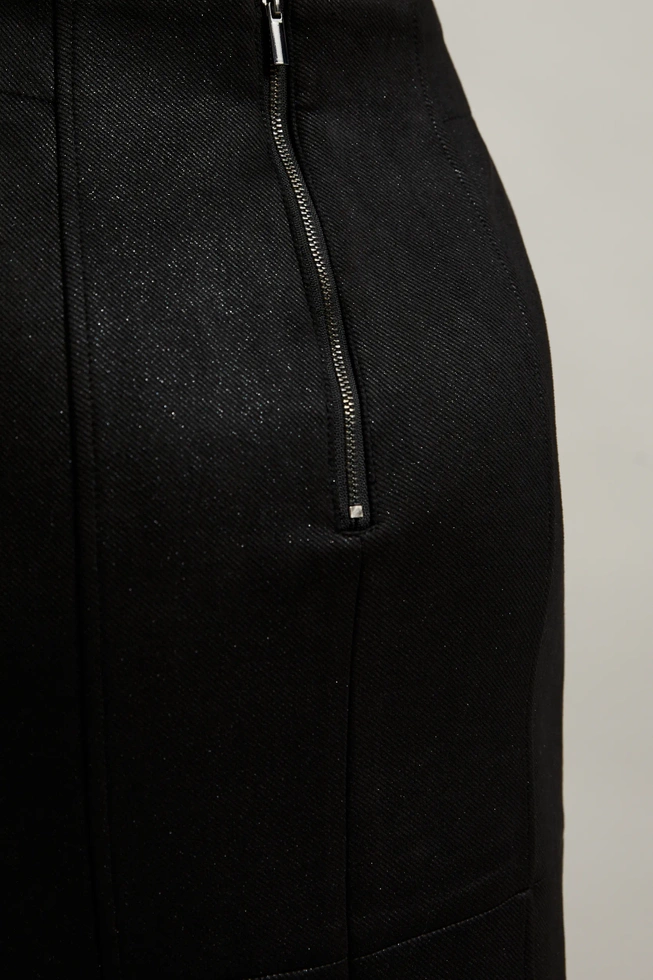 Ołówkowa spódnica o długości przed kolano czarna