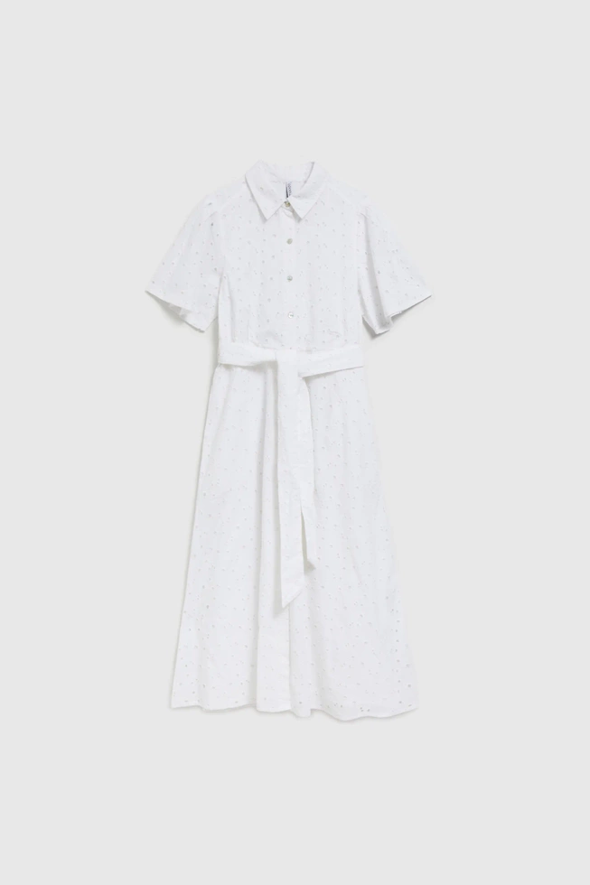 Ażurowa sukienka z wiązaniem w talii biała