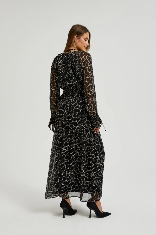 Rozkloszowana sukienka maxi czarna