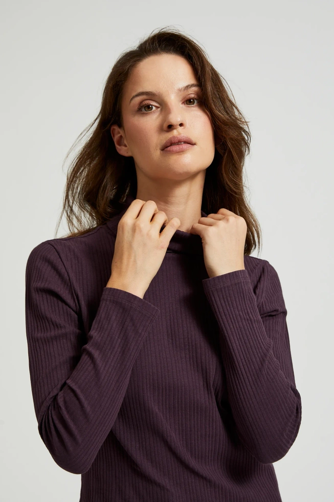 Prążkowany golf z długimi rękawami fioletowy