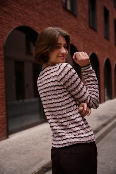 Sweter w paski beżowy