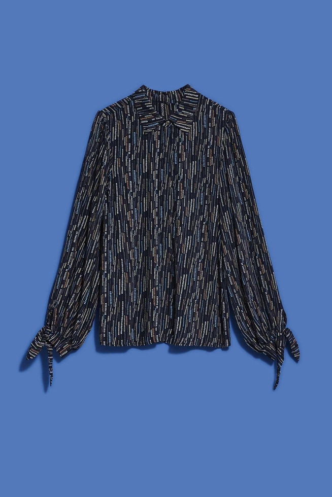 Koszula w geometryczne wzory