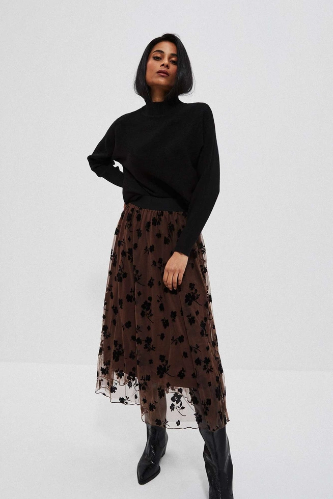 Sweter w prążki z półgolfem czarny