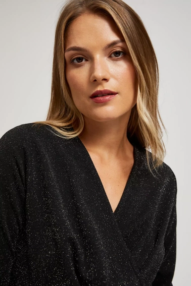 Sukienka ozdobiona metaliczną nitką 