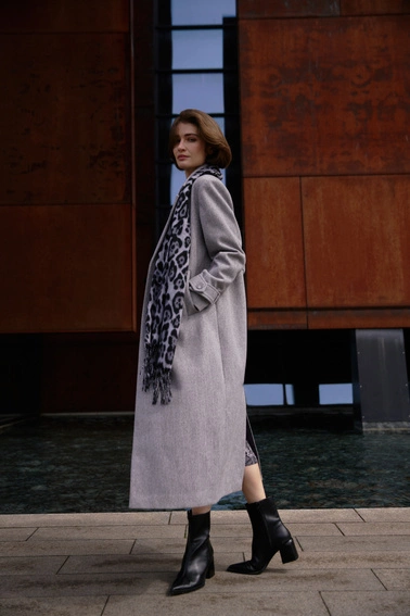 Długi płaszcz szary