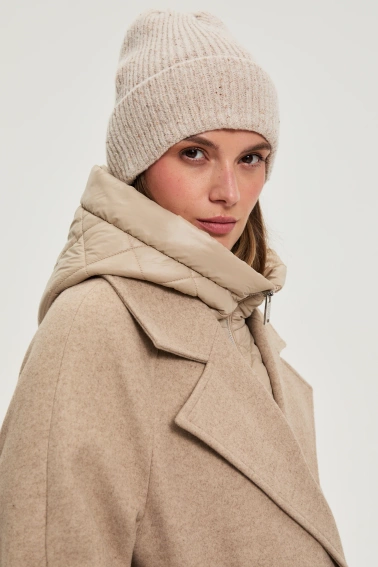 Dzianinowa czapka beżowa