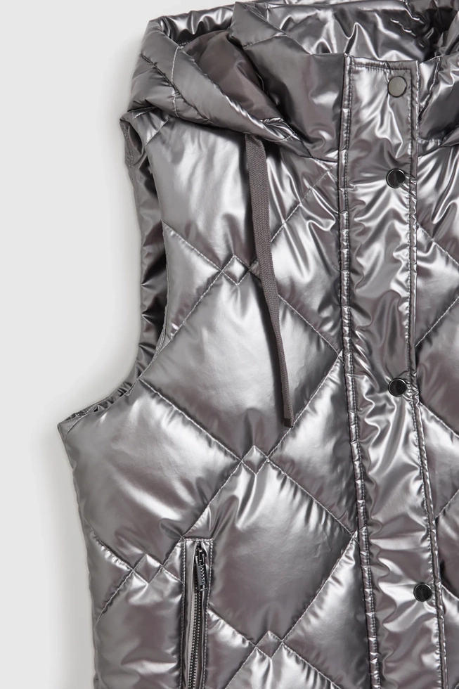 Pikowana kamizelka z kapturem srebrna