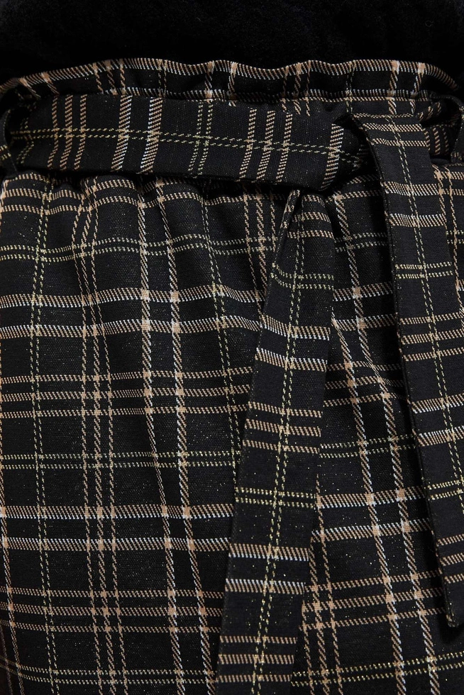 Spódnica w kratę z wiązaniem