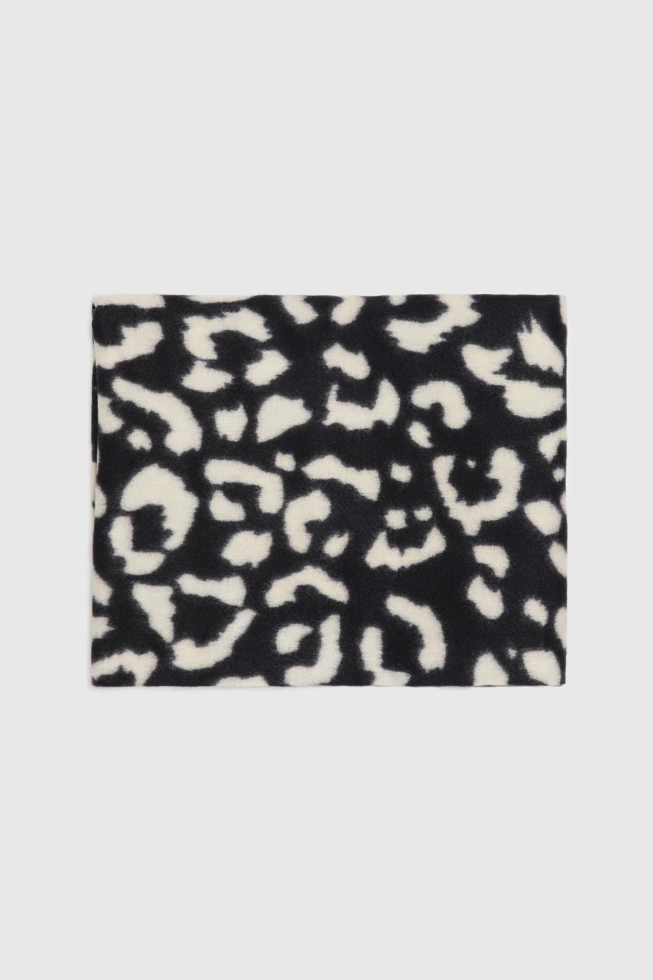 Szalik w panterkę kremowy