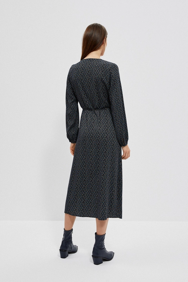 Sukienka midi wiązana w talii