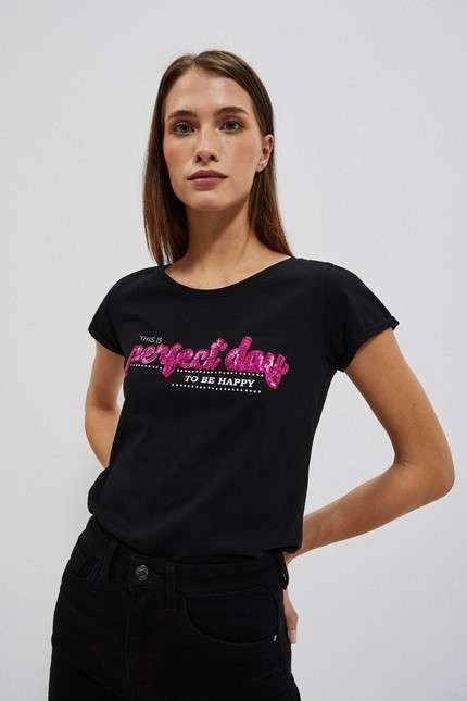 T-shirt z napisem czarny