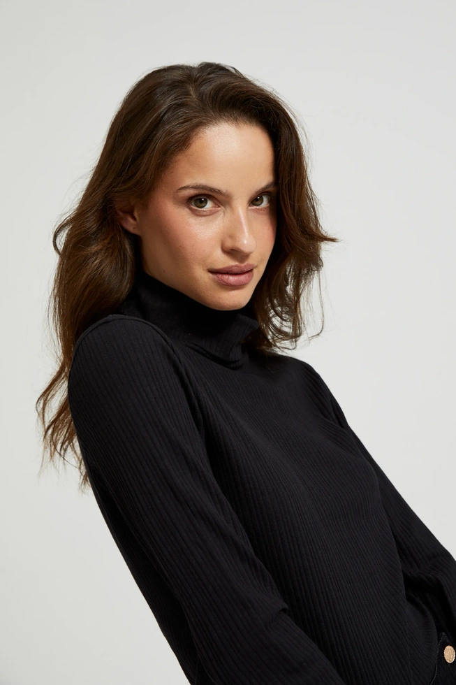 Prążkowany golf z długimi rękawami czarny