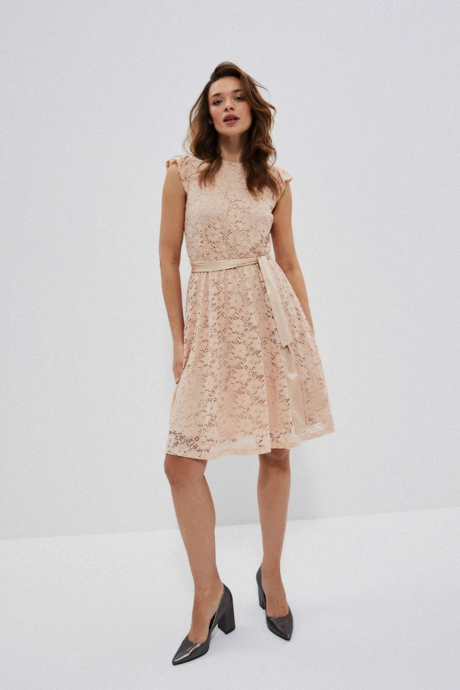 Koronkowa sukienka z wiązaniem