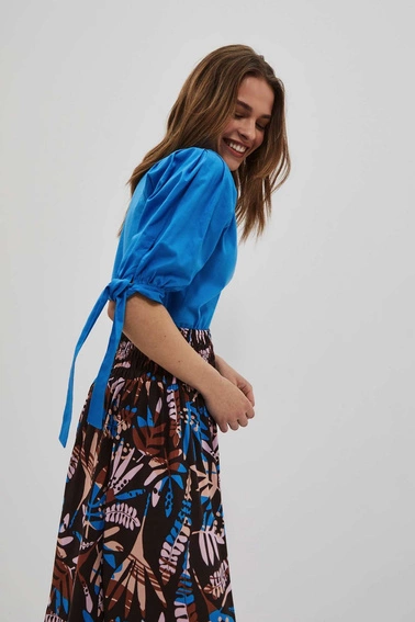 Bluzka z wiązaniem na rękawach lazurowa