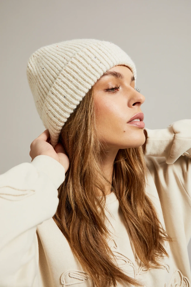 Czapka zimowa jasnobeżowa