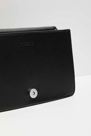 Pikowana torebka na łańcuszku czarna