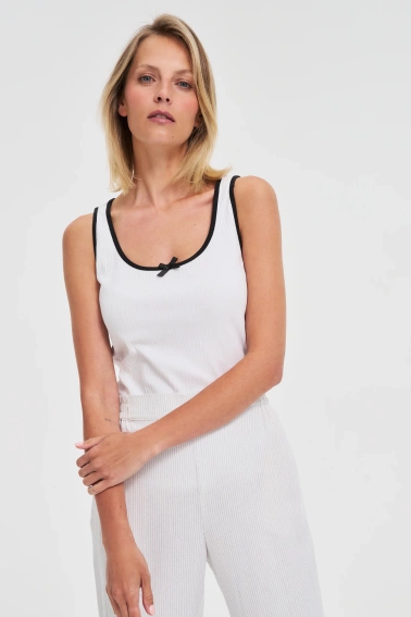 Dopasowany top biały