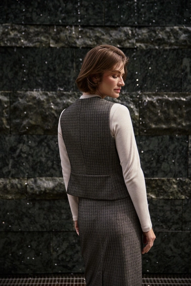 Elegancka kamizelka ciemnobeżowa