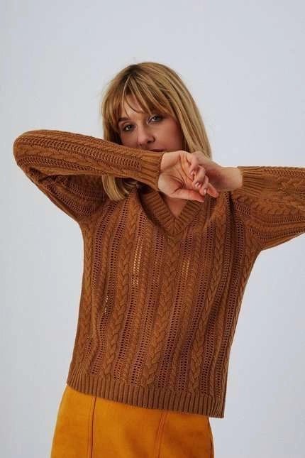 Sweter ze wzorem warkocza