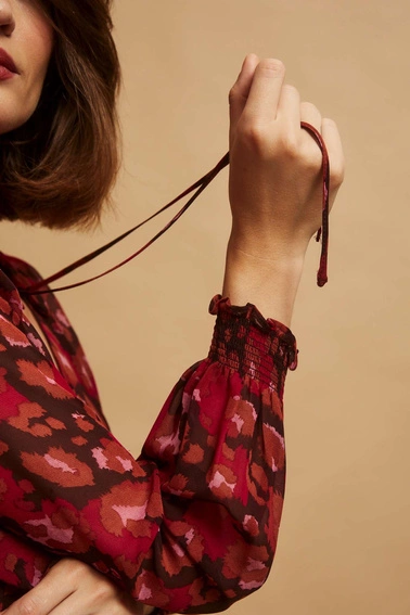 Sukienka z rozkloszowanym dołem