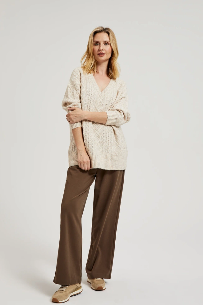 Dzianinowy sweter z dekoltem w serek beżowy