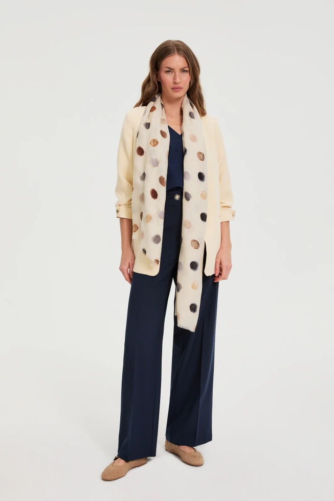 Szal w kropki beżowy