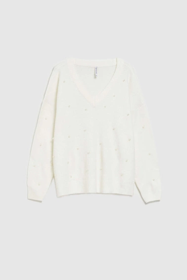 Sweter z dekoltem w serek z koralikami perłowy