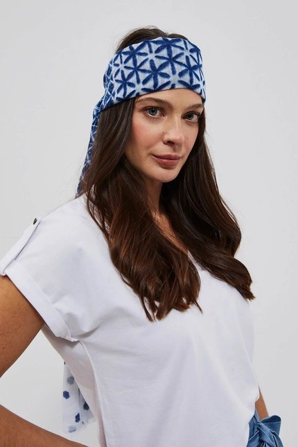 Wzorzysty szal niebieski