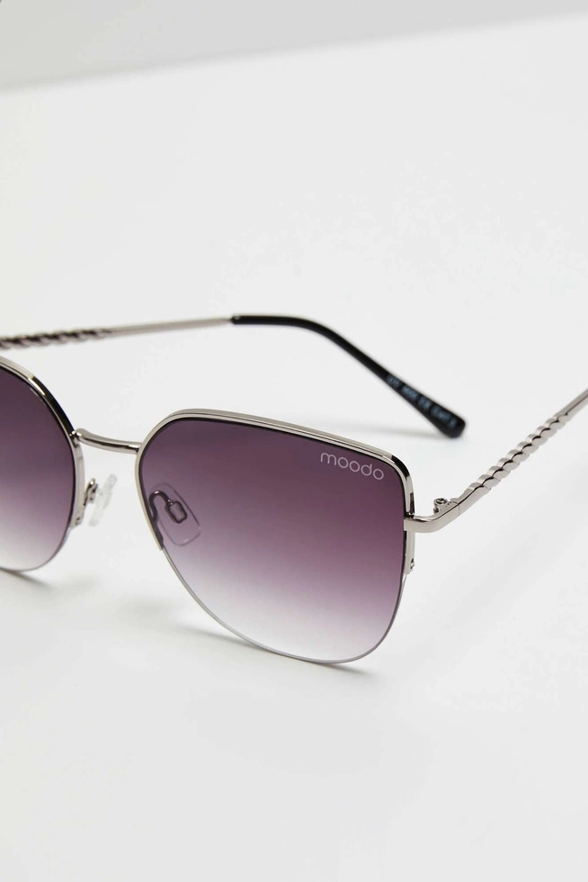 Okulary przeciwsłoneczne z metalowymi oprawkami czarne