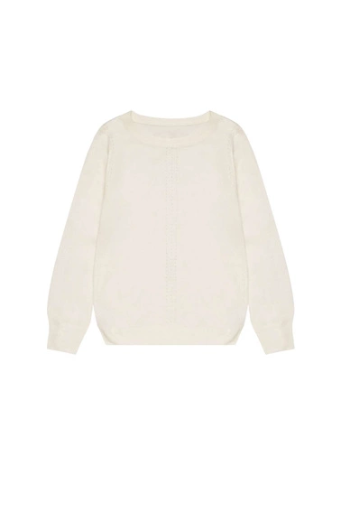 Sweter z ażurowym zdobieniem perłowy