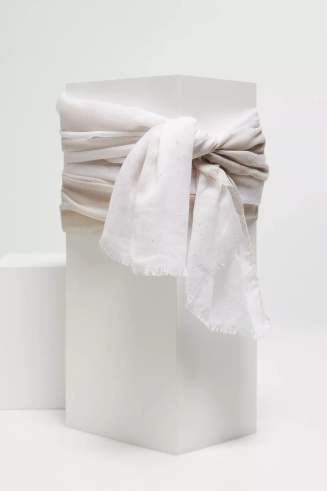 Szal letni z postrzępionym brzegiem różowy