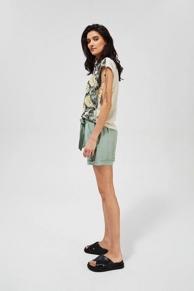 Szorty z wiskozy z wiązaniem pistacjowe