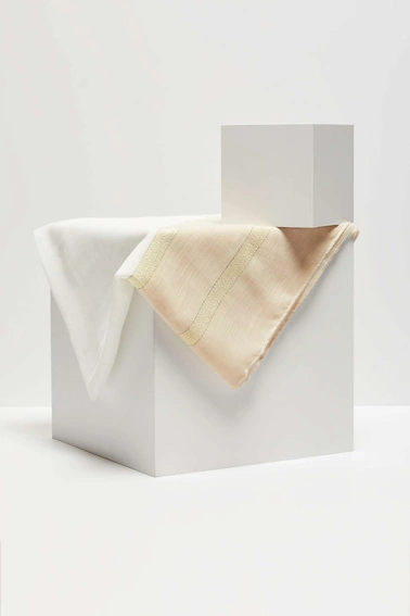 Szal w pasy w kolorze beżu