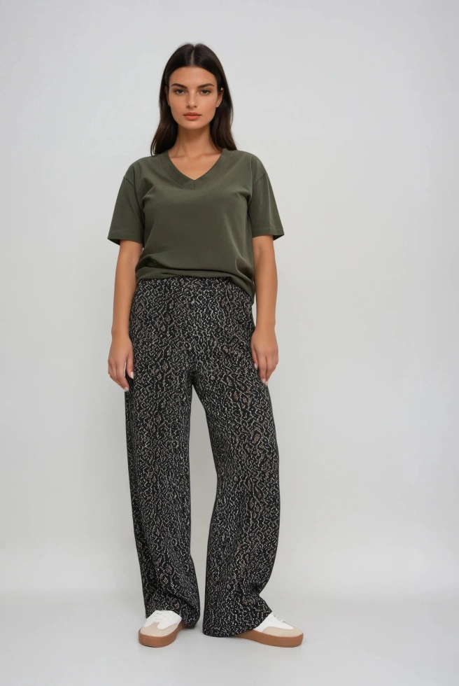 T-shirt z dekoltem w serek oliwkowy