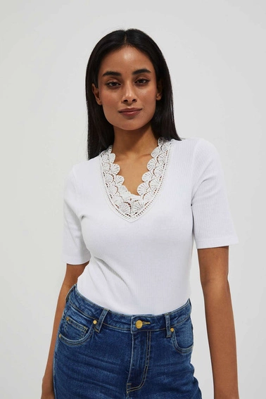 Bluzka z ozdobnym dekoltem