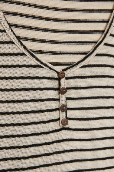 Dopasowany top w paski beżowy