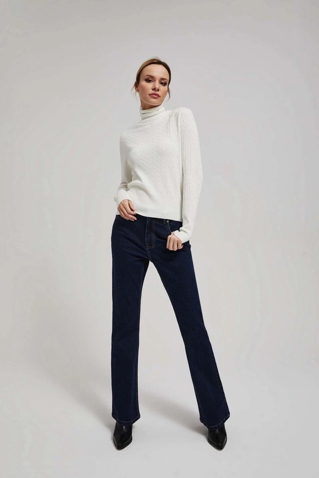 Cienki sweter z golfem perłowy