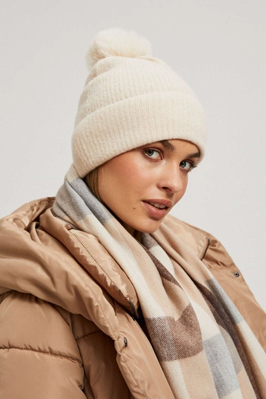 Czapka z pomponem pudrowo-różowa