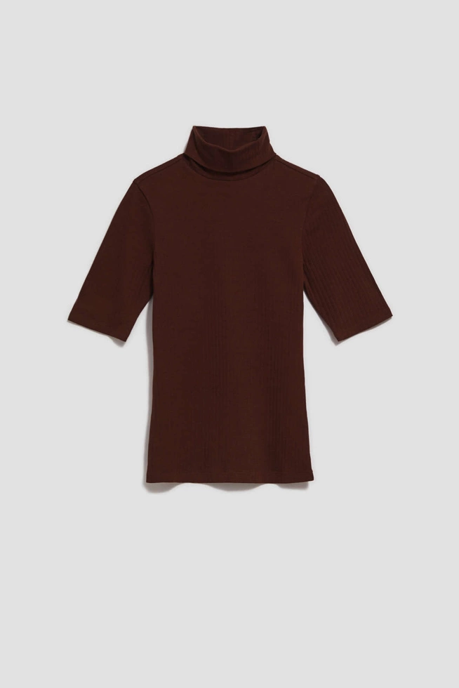 Prążkowana bluzka z golfem brązowa