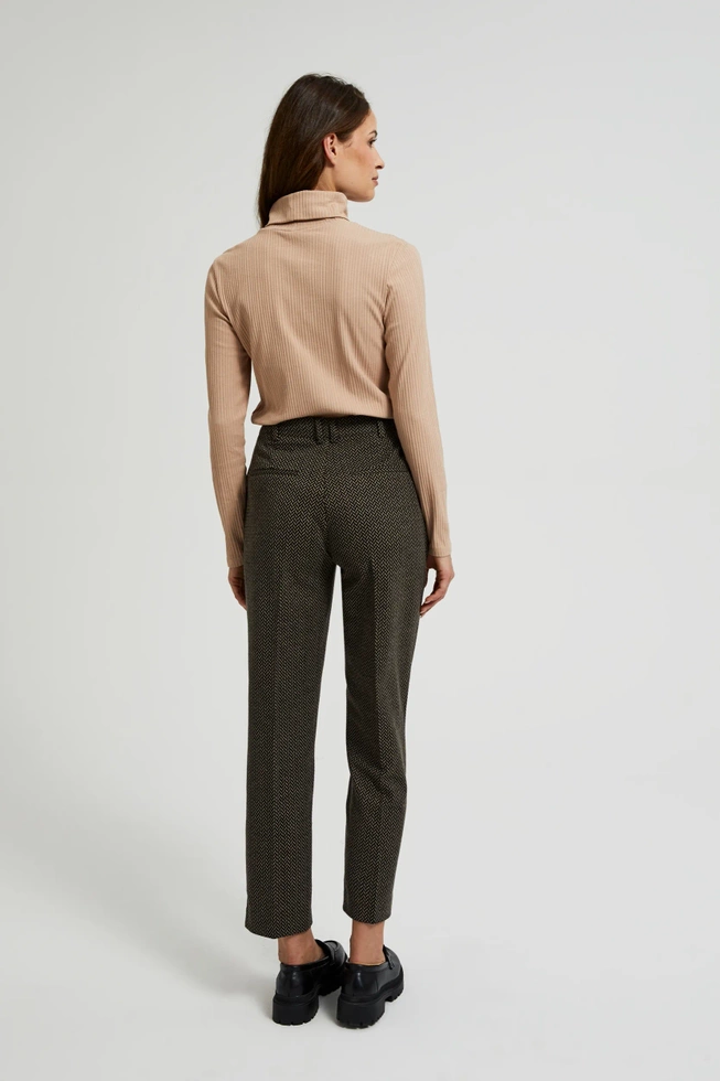 Cygaretki ozdobione metaliczną nitką czarne