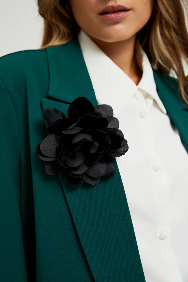 Broszka z materiałowym kwiatem czarna
