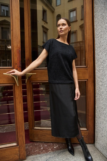 Błyszcząca bluzka z krótkimi rękawami czarna