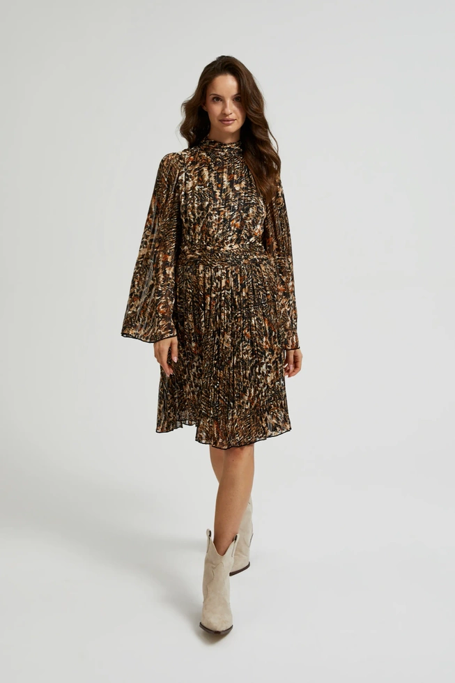 Plisowana sukienka z szerokimi rękawami czarna