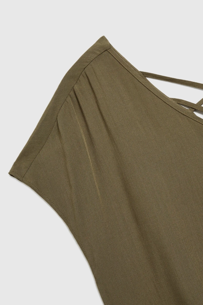 Koszula z dekoltem w serek i wiązaniem w pasie oliwkowa