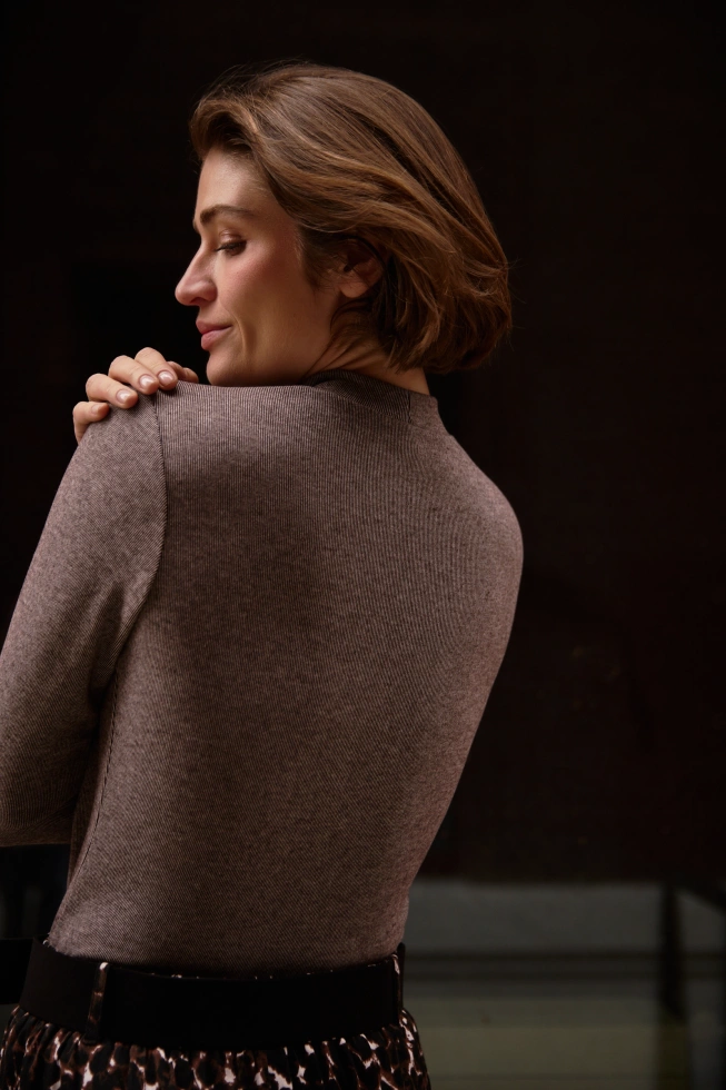 Bluzka z golfem brązowa