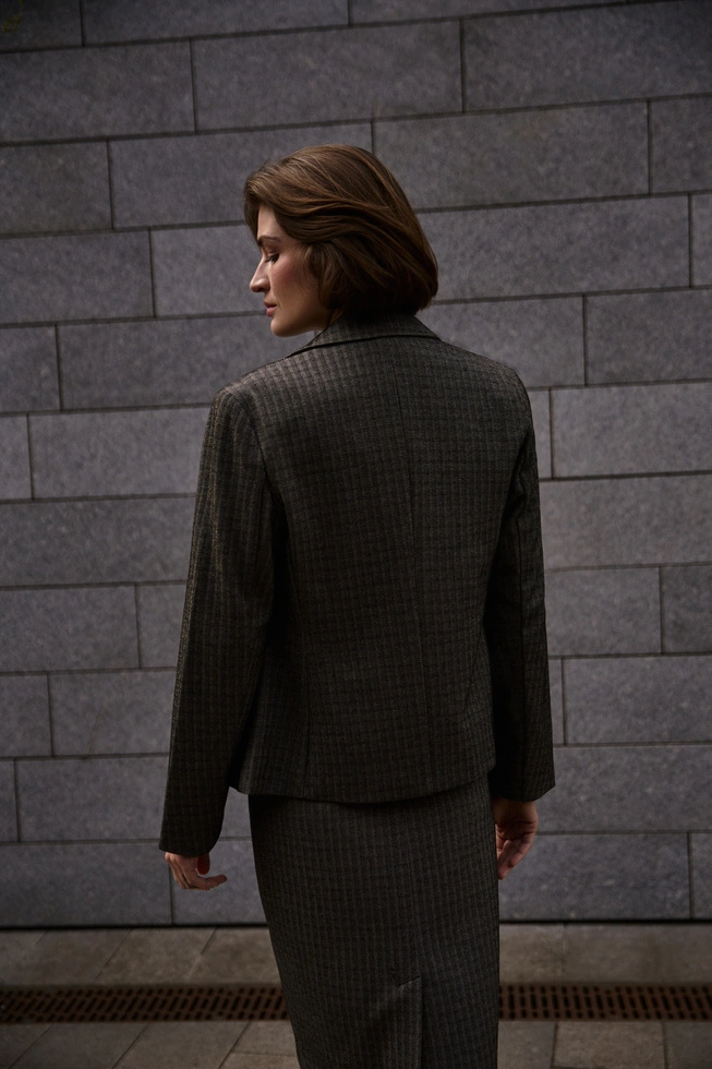 Jednorzędowa marynarka ciemnobeżowa