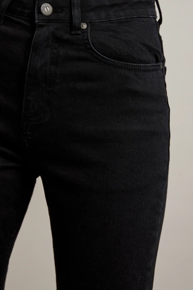 Jeansy z prostą nogawką czarne