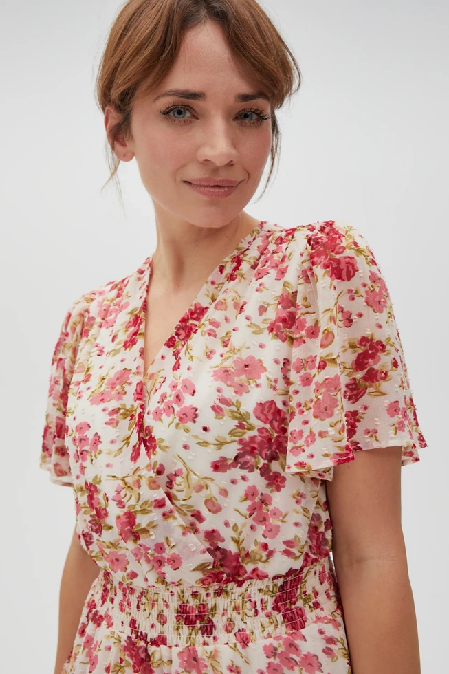 Wiskozowa sukienka w kwiaty różowa